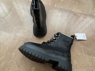 NUEVO botines botas militares BERSHKA Núm.38 de segunda mano por 35 EUR en  Reus en WALLAPOP