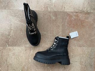 NUEVO botines botas militares BERSHKA Núm.38 de segunda mano por 35 EUR en  Reus en WALLAPOP