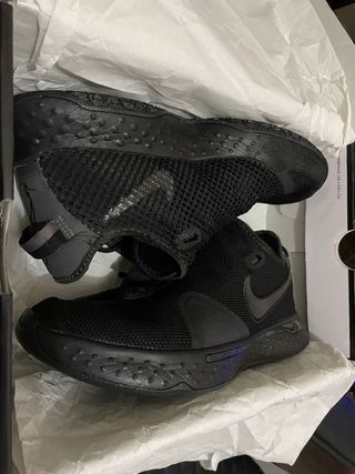 NIKE PG 4 TRIPLE BLACK PAUL GEORGE de segunda mano por 70 EUR en Barcelona  en WALLAPOP