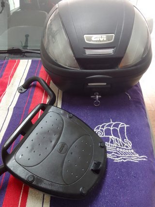Maleta moto de segunda mano por 70 EUR en Puçol en WALLAPOP