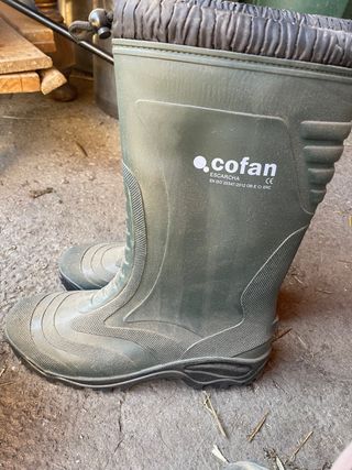 Botas agua forradas de segunda mano por 25 EUR en Navatejera en WALLAPOP