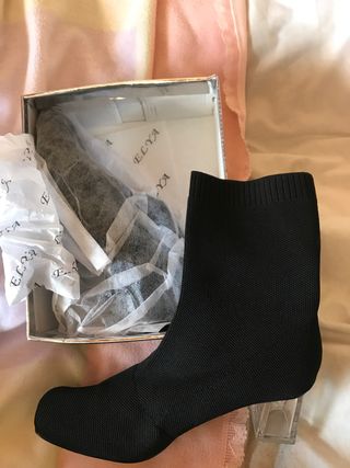 Botines tacón transparente de segunda mano por 10 EUR en Jaén en WALLAPOP