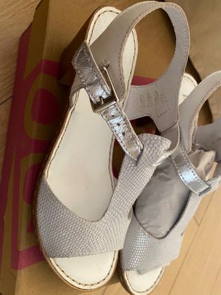 Porronet Confort Núm.37 (amplio) de segunda mano por 10 EUR en Fuengirola  en WALLAPOP