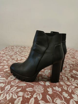 Botines de tacón Marypaz de segunda mano por 13 EUR en Madrid en WALLAPOP