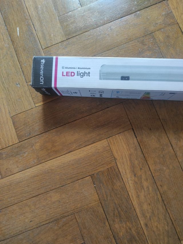 regleta led 750lm 8w sevenOn