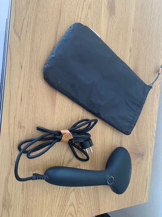Cirrus No.2, la plancha vertical de mano para la ropa de Steamery. Plancha  vertical de mano con boquilla de acero inoxidable para el cuidado de la  ropa y accesorios. Incluye una bolsa