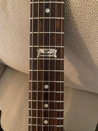 Gibson Sg 120 aniversario edición especial de segunda mano por 650 EUR en  Madrid en WALLAPOP