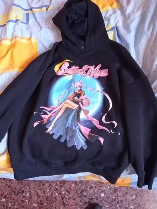 Sudadera Sailor Moon Bershka XS de segunda mano por 20 EUR en Zaragoza en  WALLAPOP
