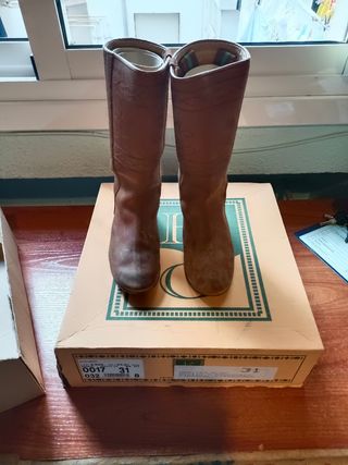Botos camperos de segunda mano por 25 EUR en Sevilla en WALLAPOP