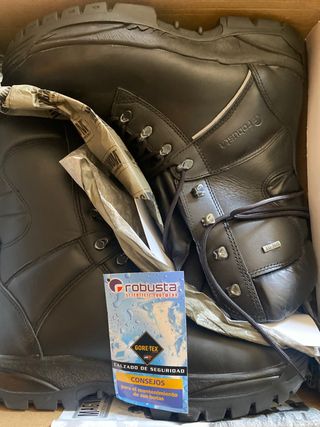 Botas Robusta de segunda mano por 39 EUR en Valencia en WALLAPOP