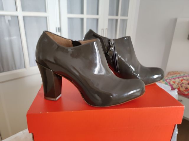 Botines charol gris,talla 36