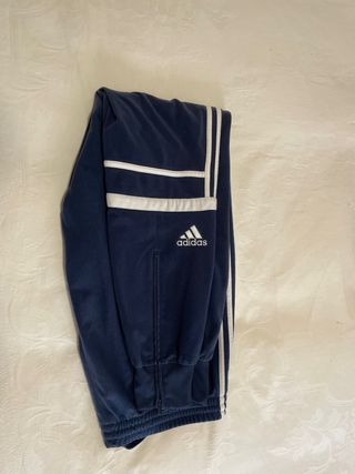 Pantalón de chándal Adidas Challenger de segunda mano por 45 EUR en  Paracuellos de Jarama en WALLAPOP