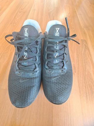 Nike Metcon 5 negras de segunda mano por 45 EUR en Málaga en WALLAPOP