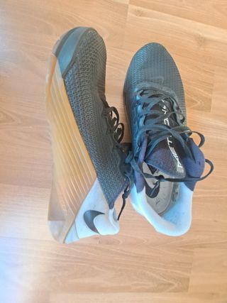 Nike Metcon 5 negras de segunda mano por 45 EUR en Málaga en WALLAPOP