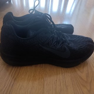 Nike Running Zoom Winflo 5 de segunda mano por 40 EUR en Valdemoro en  WALLAPOP