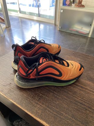 Nike air max 720 talla 44 de segunda mano por 30 EUR en Sant Pere de Ribes  en WALLAPOP