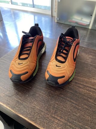 Nike air max 720 talla 44 de segunda mano por 30 EUR en Sant Pere de Ribes  en WALLAPOP