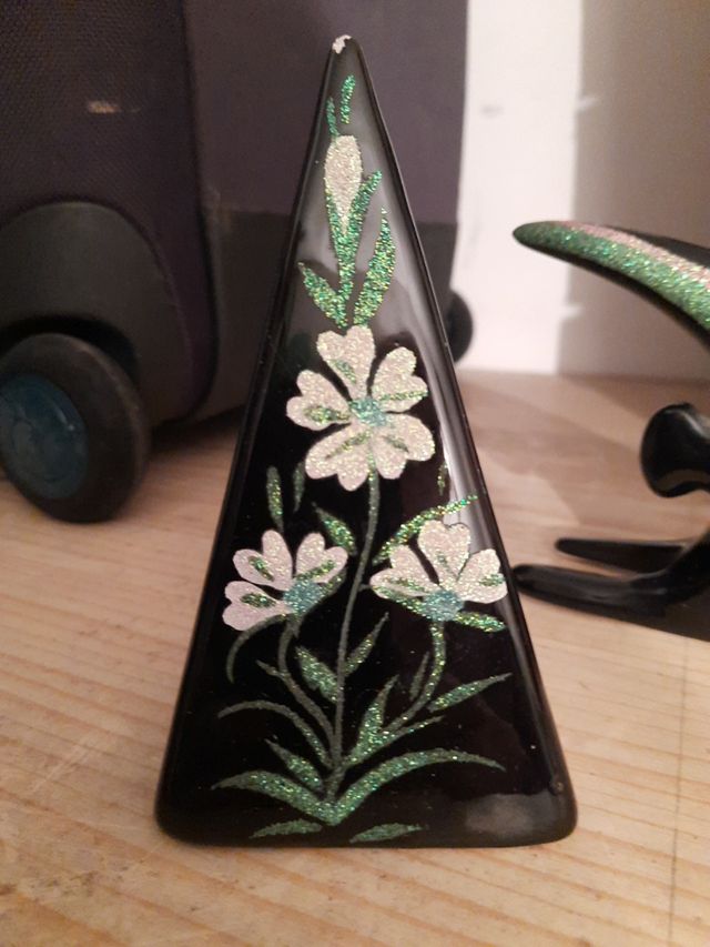 pez ceramica colores,piramide,paloma,ramo flores y