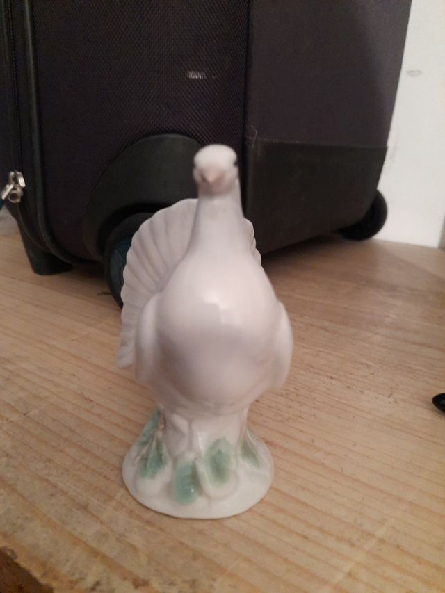 pez ceramica colores,piramide,paloma,ramo flores y