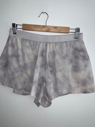 Short deporte gris OYSHO de segunda mano por 3 EUR en Fuenlabrada en  WALLAPOP