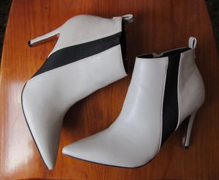 Botines cortos color hielo con tacón de Marypaz de segunda mano por 7 EUR  en Zaragoza en WALLAPOP