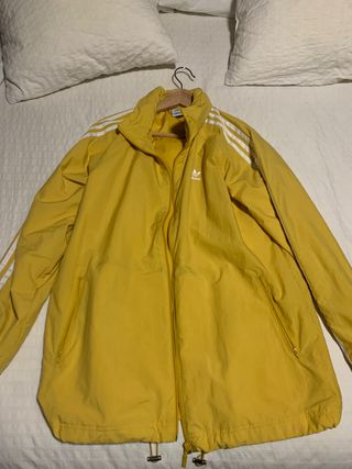 Chubasquero Adidas. de segunda mano por 30 EUR en Valencia en WALLAPOP