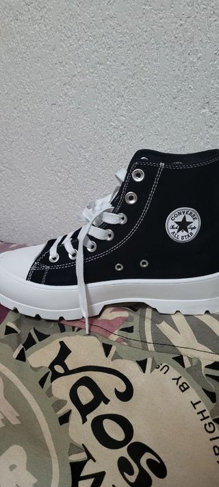 Zapatillas Converse botas negras mujer de segunda mano por 20 EUR en Huelva  en WALLAPOP