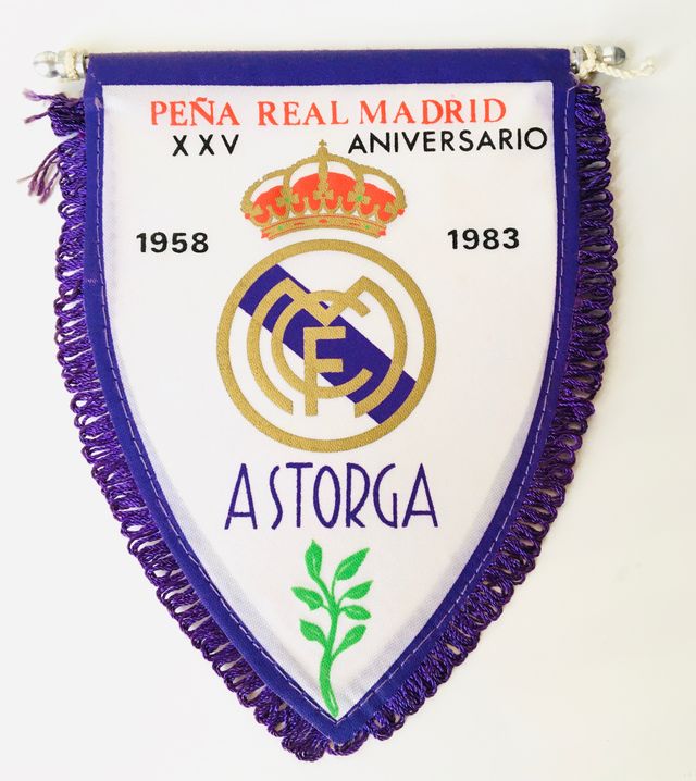 LOTE CALENDARIOS, POSTALES, BANDEROLA REAL MADRID