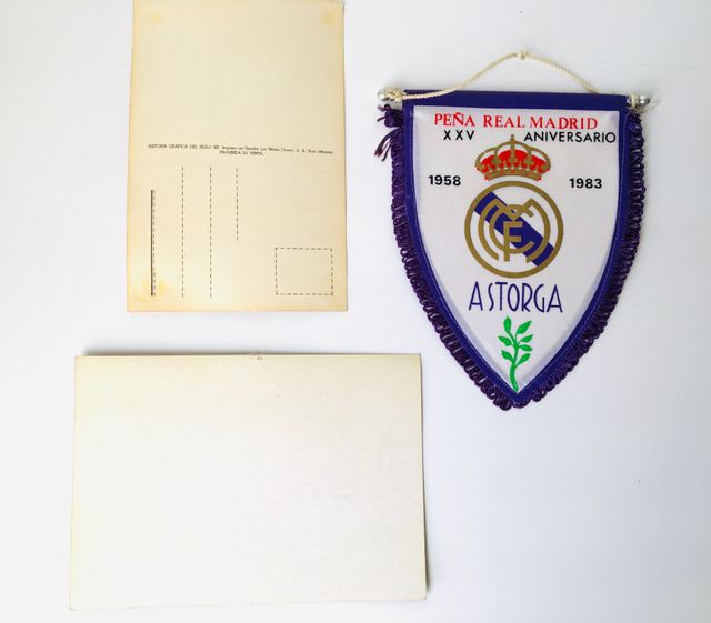LOTE CALENDARIOS, POSTALES, BANDEROLA REAL MADRID