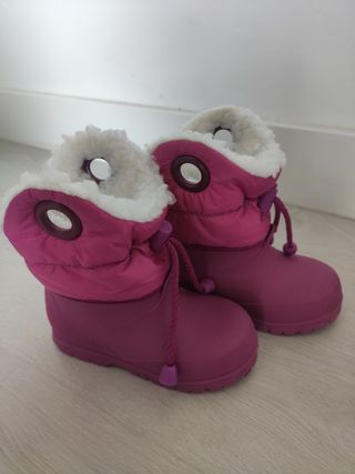 Botas agua\\/ nieve bebé talla 22\\/23 de segunda mano por 8 EUR en  Vitoria-Gasteiz en WALLAPOP
