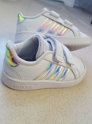 Zapatillas bebe Talla 21 de segunda mano por 15 EUR en Girona en WALLAPOP