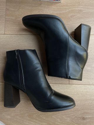 Botines de tacón Kiabi de segunda mano por 12 EUR en Leganés en WALLAPOP