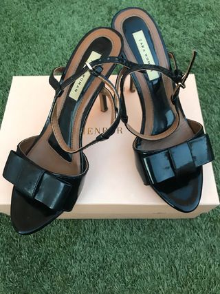 Sandalias de tacón Zara Woman de segunda mano por 9 EUR en La Cala del  Moral en WALLAPOP