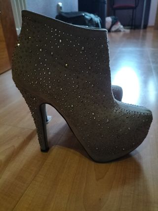 Botines fiesta de segunda mano por 25 EUR en Alcorcón en WALLAPOP