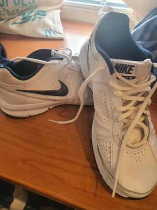 Zapatillas Nike talla 41 de segunda mano por 20 EUR en Sevilla en WALLAPOP