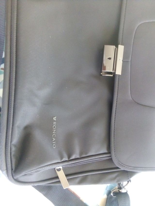 maletin comercial marca Roncato