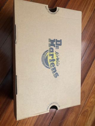Botas Dr.Martens granates de segunda mano por 50 EUR en Gernika-Lumo en  WALLAPOP