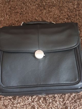 Maletín para portátil 10 a 13 pulgadas de segunda mano por 20 EUR en Madrid  en WALLAPOP