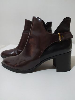 Botines 2 colores T.38 de segunda mano por 16 EUR en Barcelona en WALLAPOP