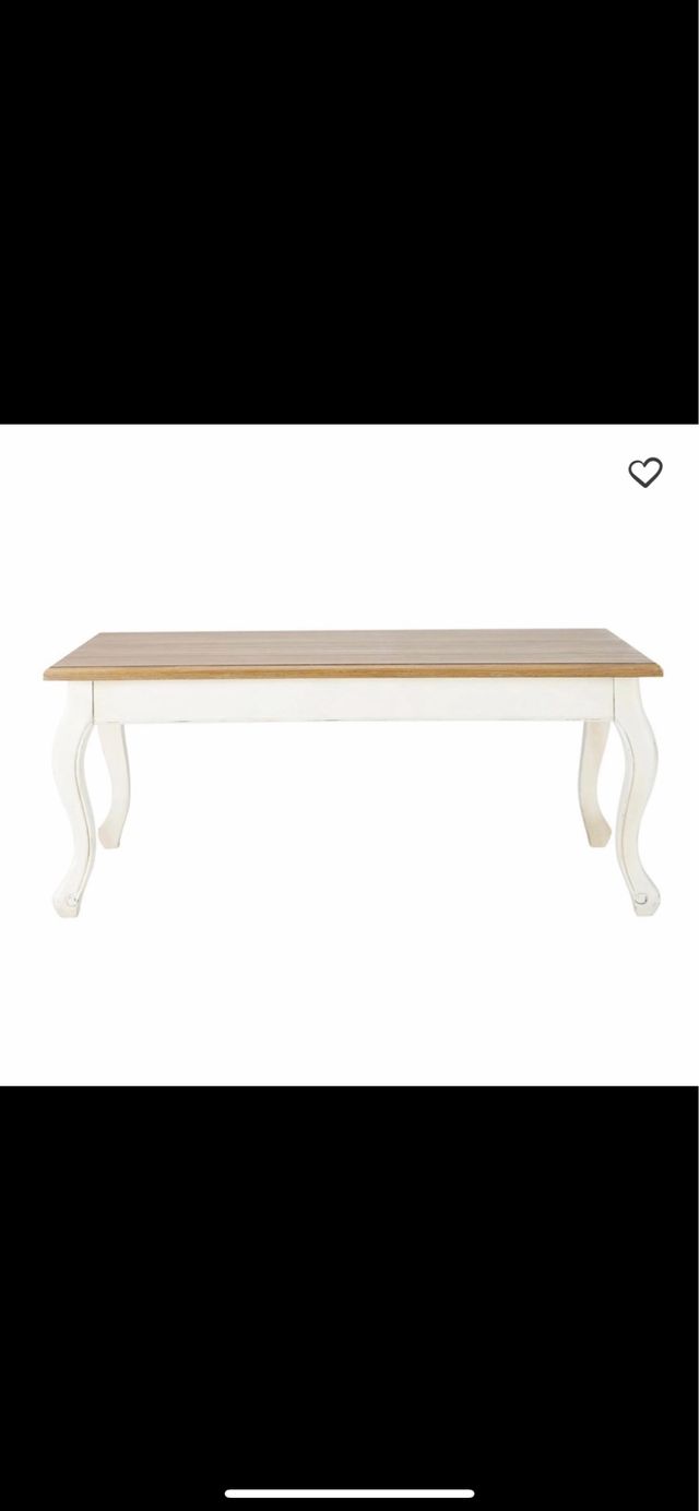 Mesa de centro estilo nórdico y cálido.