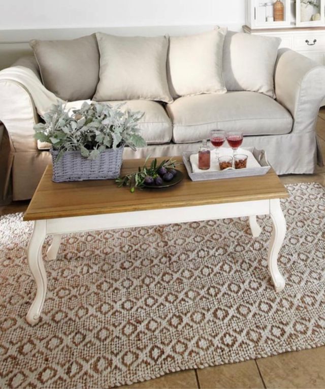 Mesa de centro estilo nórdico y cálido.