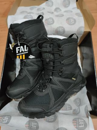 Botas FAL PATROL HIGH Goretex Negra Talla 43 de segunda mano por 80 EUR en  Córdoba en WALLAPOP