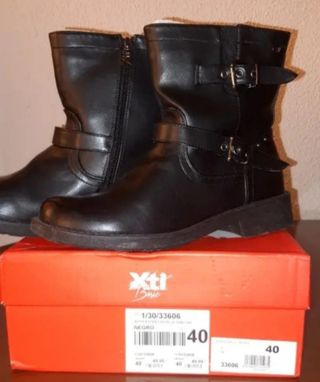 Botines negros de segunda mano por 10 EUR en Fuenlabrada en WALLAPOP