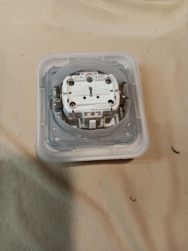 Interruptores estancos Simón.