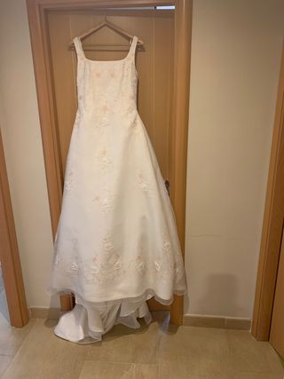 Vestido de novia (Talla44) OPORTUNIDAD de segunda mano por 150 EUR en  Torrejón de la Calzada en WALLAPOP