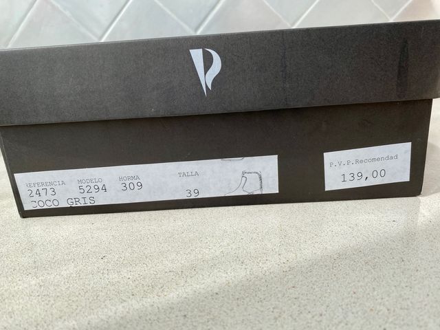 Botines de piel labrada grises