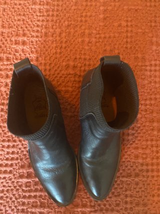 Botines de mujer de piel color Negro con elásticos Anaïs mod. 4163 –  Porronet | | Calzados y Reparación Puri