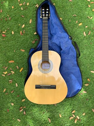 Guitarra de segunda mano por 70 EUR en Mairena del Aljarafe en WALLAPOP