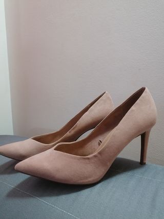 Zapatos tacón rosa palo Stradivarius de segunda mano por 7 EUR en Madrid en  WALLAPOP