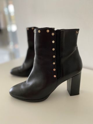 Botines piel, negros, tacón, 40, Martinelli, nuevo de segunda mano por 28  EUR en Castelldefels en WALLAPOP